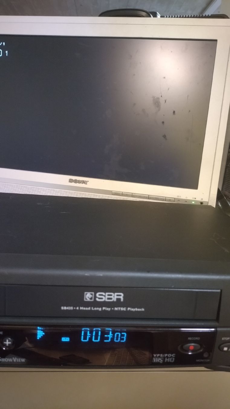 Enregistreurs: Magnétoscope SBR SB435/11  – Défectueux à Farvagny-le-Grand par LaCaverne 2