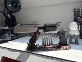 3D Druck Resident Evil Revolver mit Ständer neu