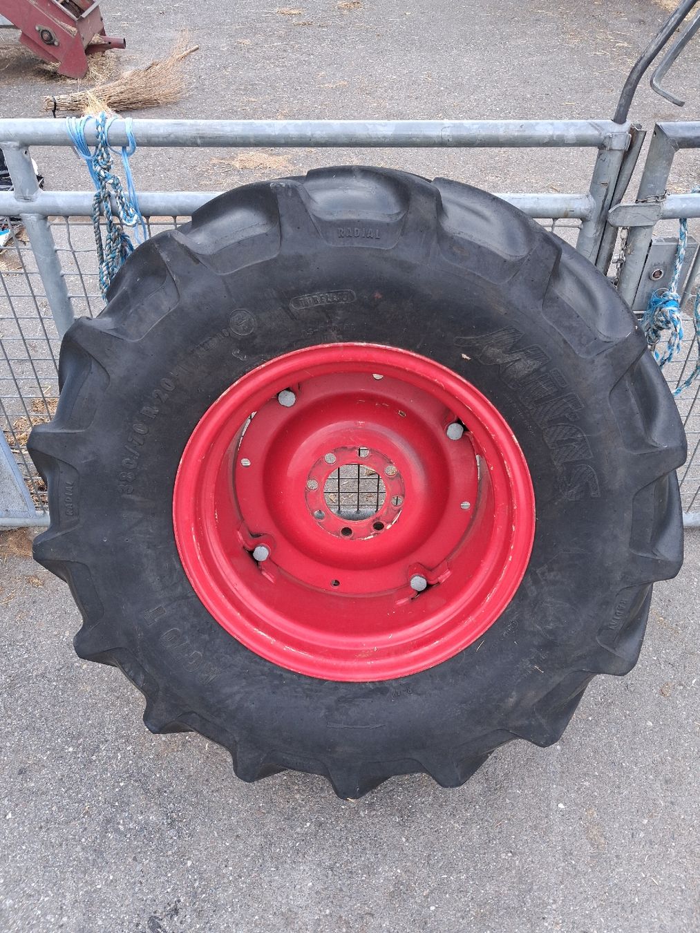 Hürlimann Tracteurs: Hürlimann Traktor Rad – D'occasion à sünikon par Johny7777 1
