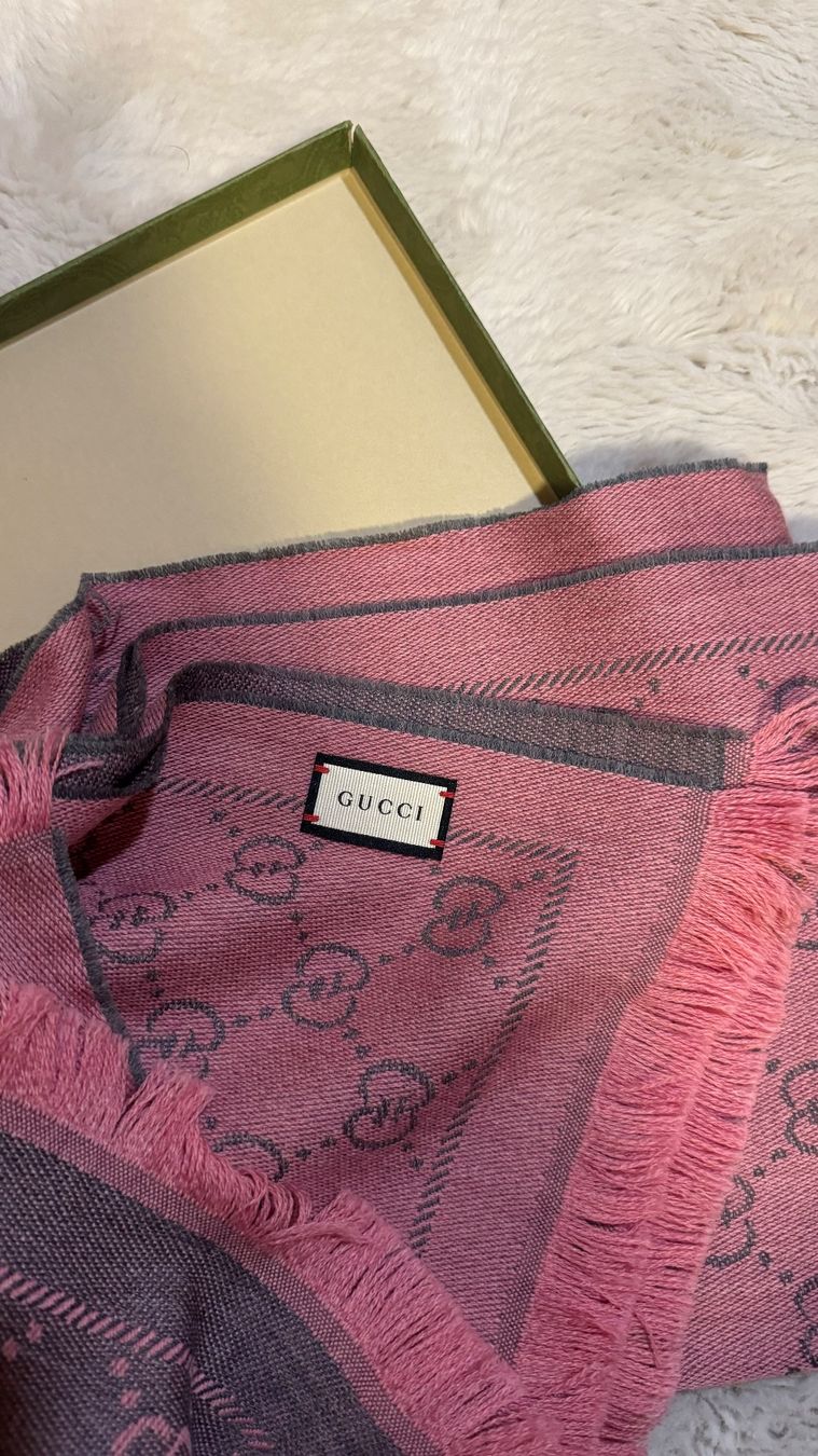 Gucci Foulards, Tücher & Schals: écharpe Gucci – Gebraucht aus Vétroz von em_vyl2