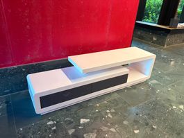 Weisses TV-Lowboard mit Schubladen