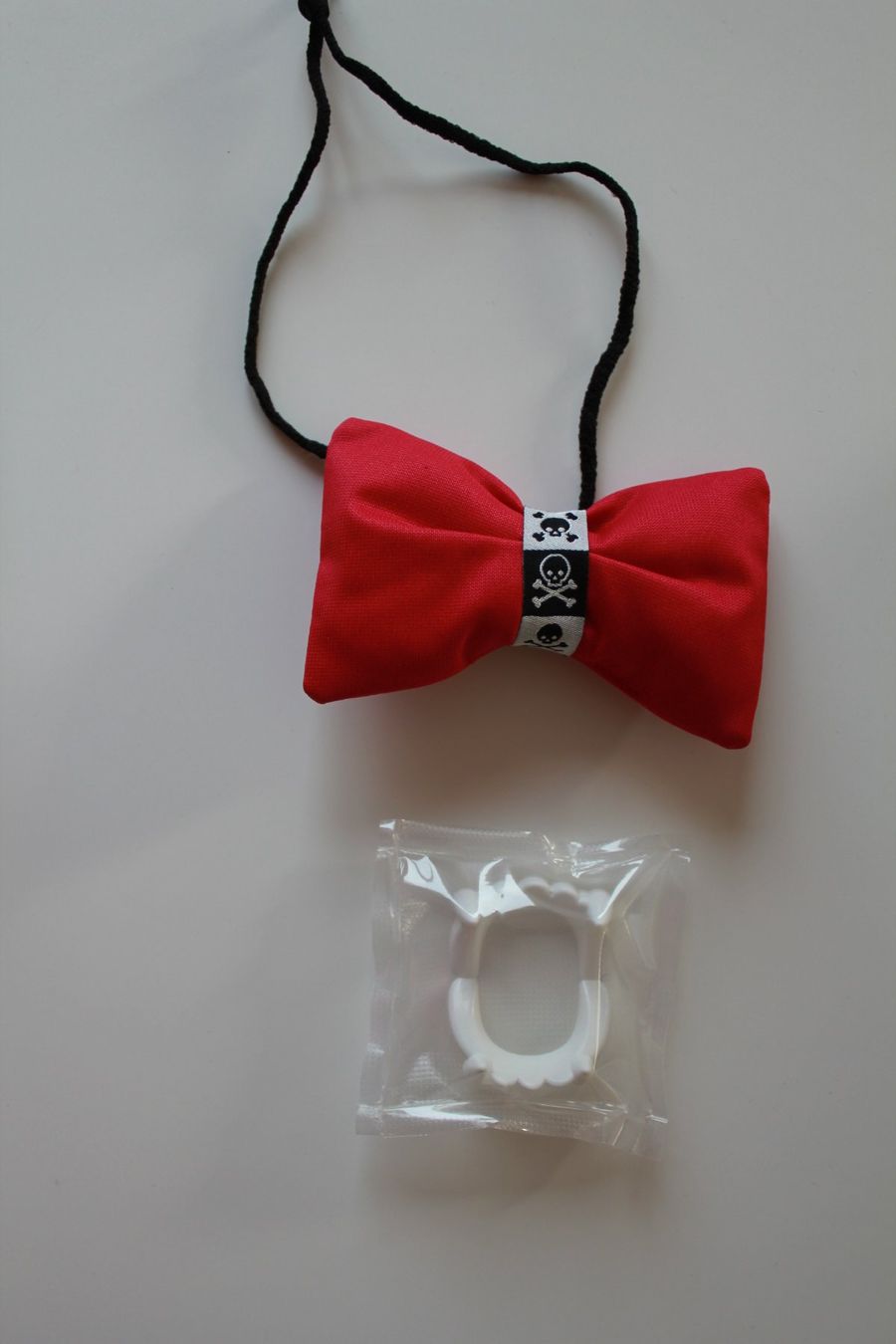 Costumi: Costume Dracula / vampire / Vampir t. 5 - 6 ans – Usato da Peseux venduto da CoolShoping 4
