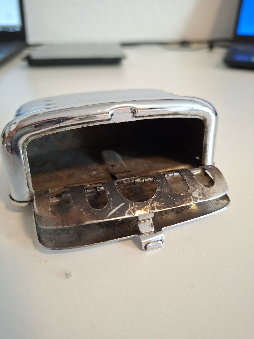 Tutti i ricambio: Aschenbecher Oldtimer Saurer RH VW T1 – Usato da Chur venduto da bananaaa 5