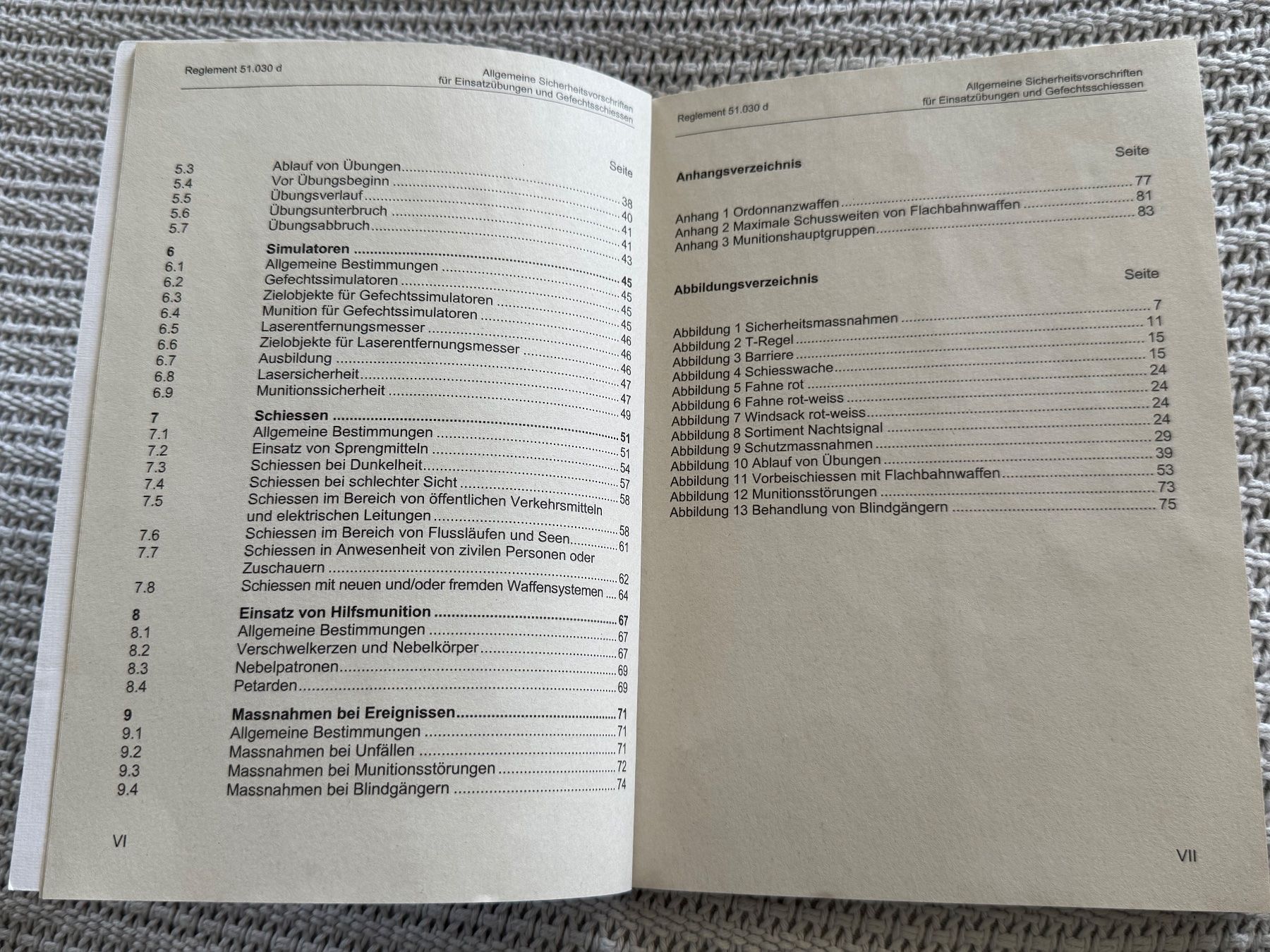 Bücher: 4 Reglemente: Trefferanzeigen/Gefechtsschiessen - CH Armee – Gebraucht aus Brütten von Hst1 9