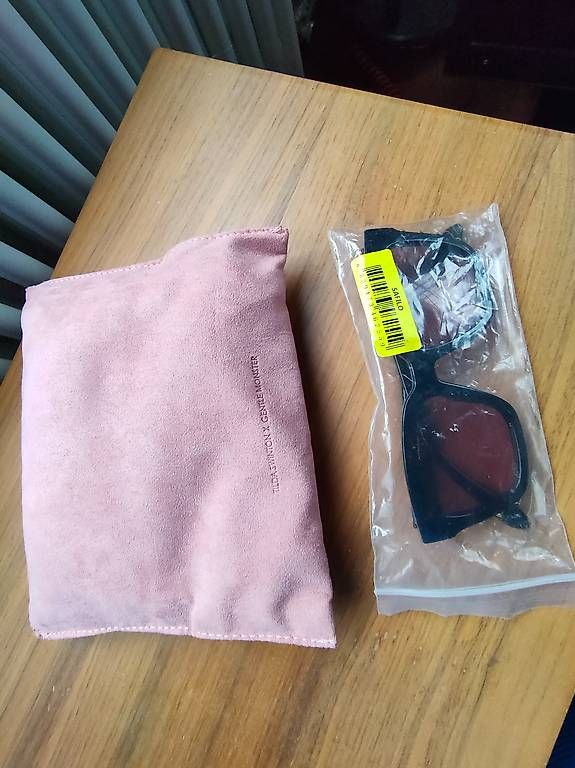 Occhiali & Lenti: Neue moderne Sonnenbrille  – Usato da Schlattingen venduto da armeFrau