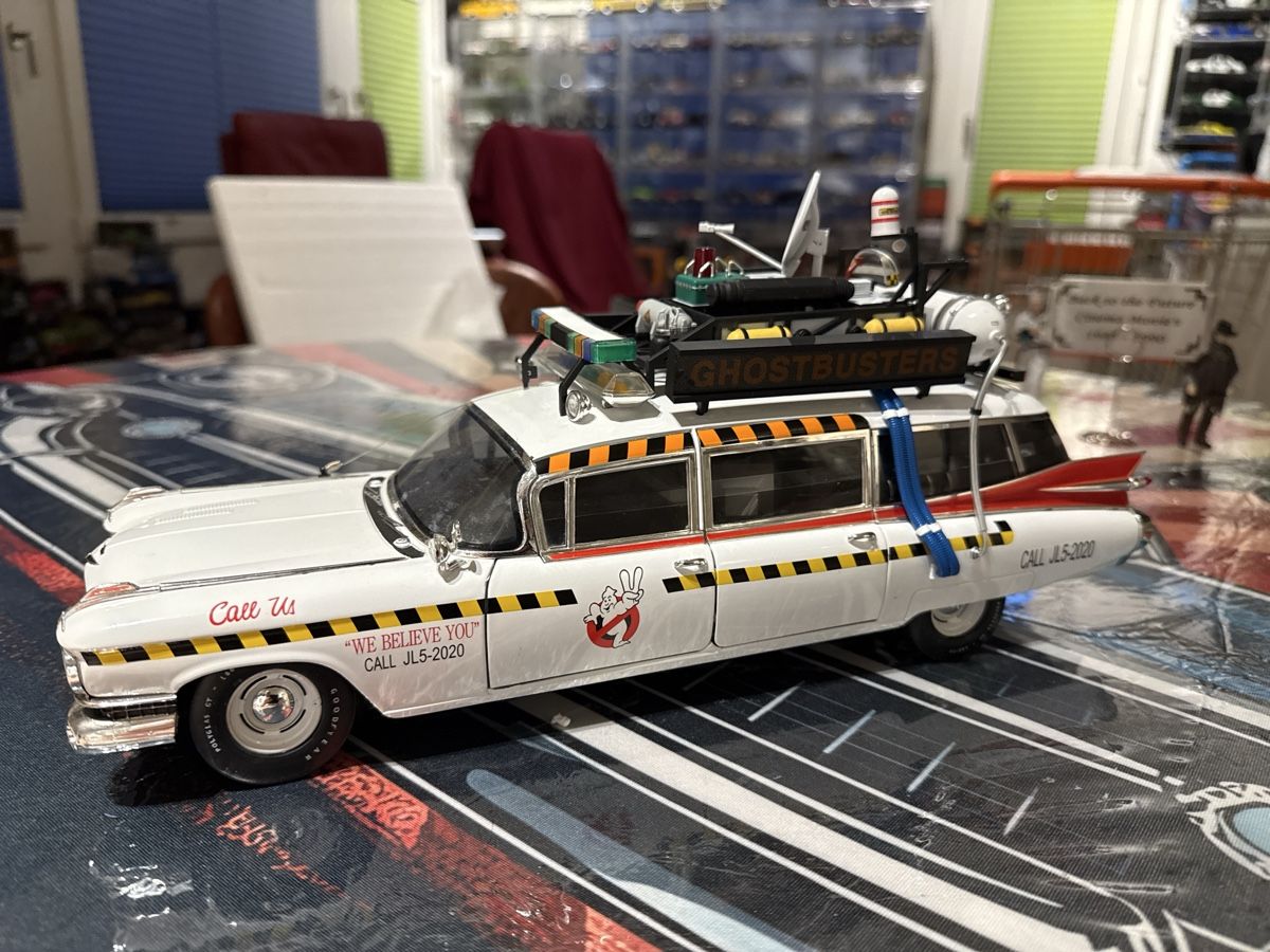 Hot Wheels Modellini d'auto: Hot Wheels Elite Ghostbusters Ecto 1A  1:18 – Usato da Basel venduto da Zomeg 2