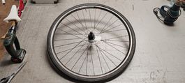 Roue arrière Bontrager avec pneu. Dimensions sur photos