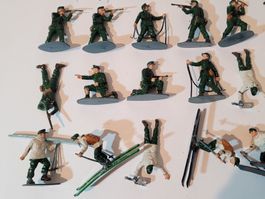 Soldats en plastique a ski également , 5 cm peints à la main
