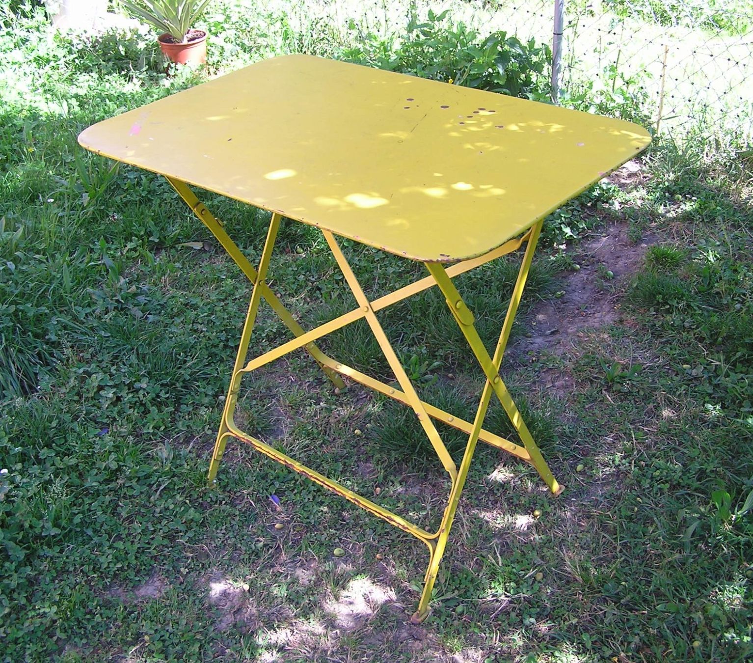 Tavoli: ALTER METALL KLAPPTISCH GARTENTISCH – Usato da Grenchen venduto da Antique-hunter 4