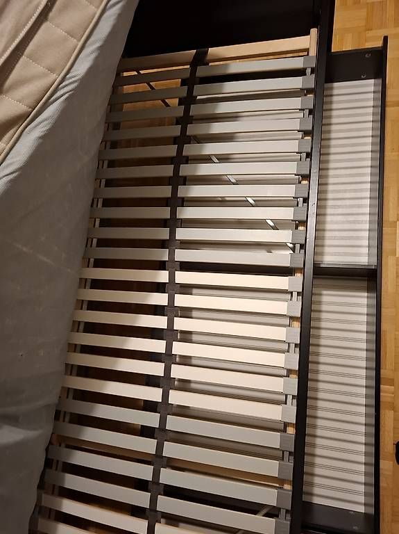 Letti: IKEA Hemnes Bed / Bett 140x200  Free / Gratis – Usato da Oberengstringen venduto da wgo_8pb8 1