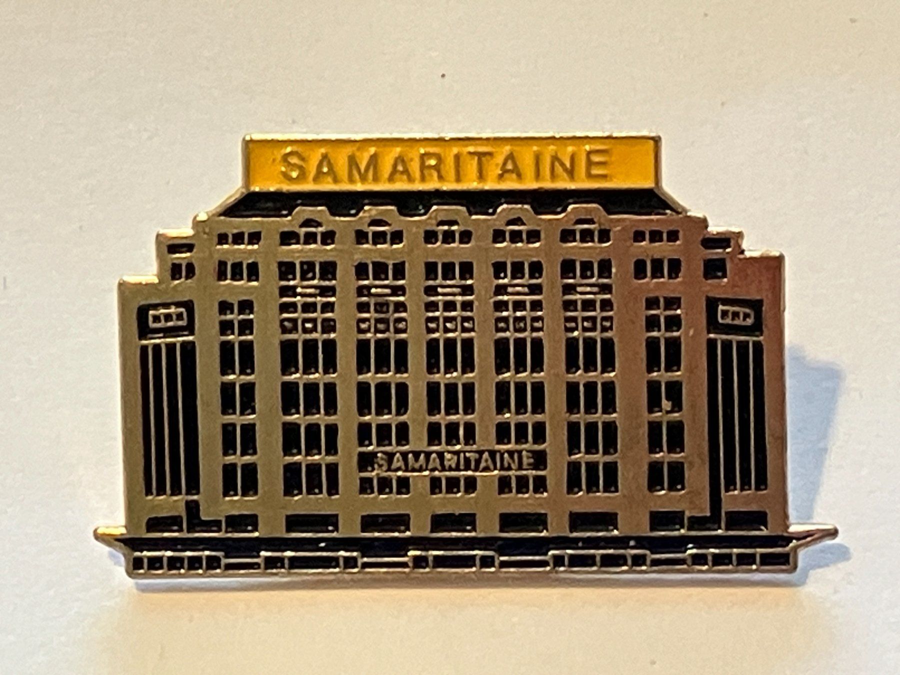 Placchette & Badge: 1 Pin Samaritaine – Usato da Basel venduto da djwwpp