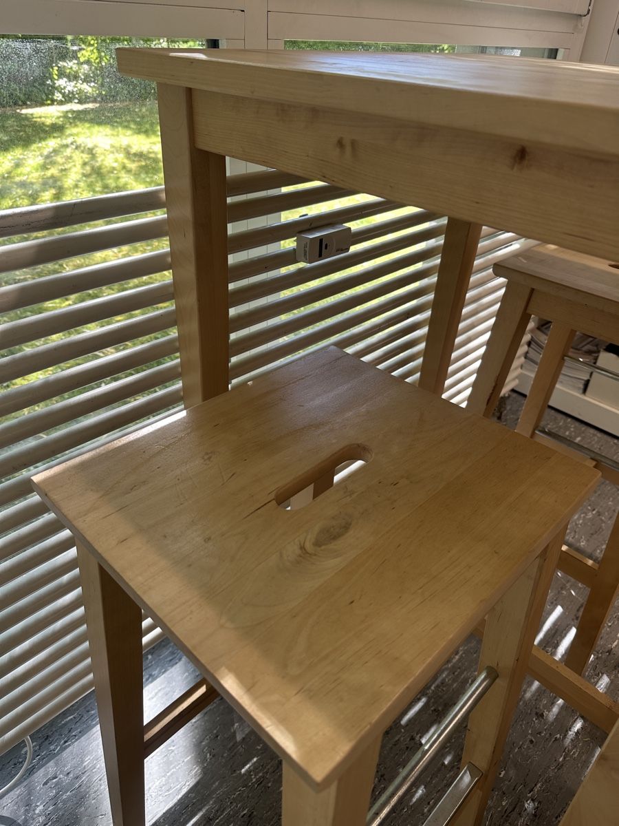 Set di tavolo e panche: Stehtisch mit 3 Hockern – Usato da Bern venduto da ykl_jgz8 3
