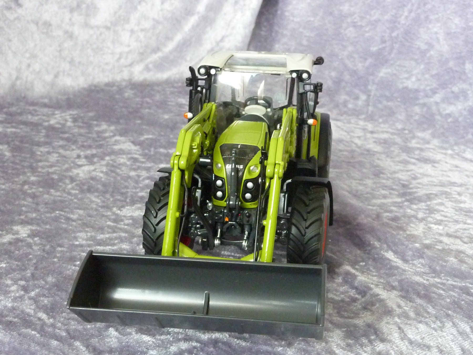 Wiking Kit di modellismo & Modellini statici: Claas Arion 430 mit Frontlader 120  1:32 – Nuovo (secondo la descrizione) da Dürrenäsch venduto da modellautos4you 1