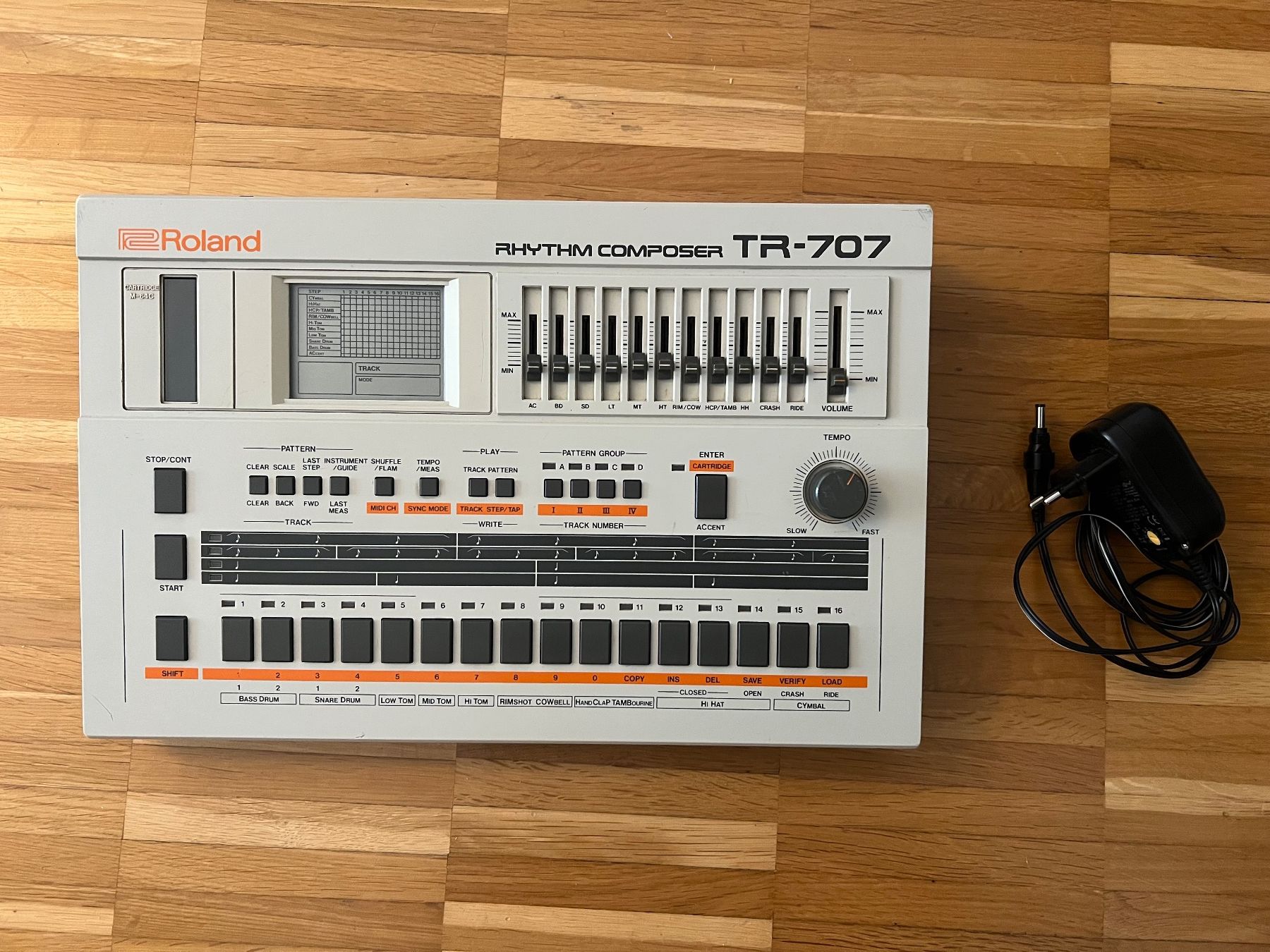 Roland Strumenti musicali: Roland Tr-707 Drummachine – Usato da Basel venduto da aleksbalks