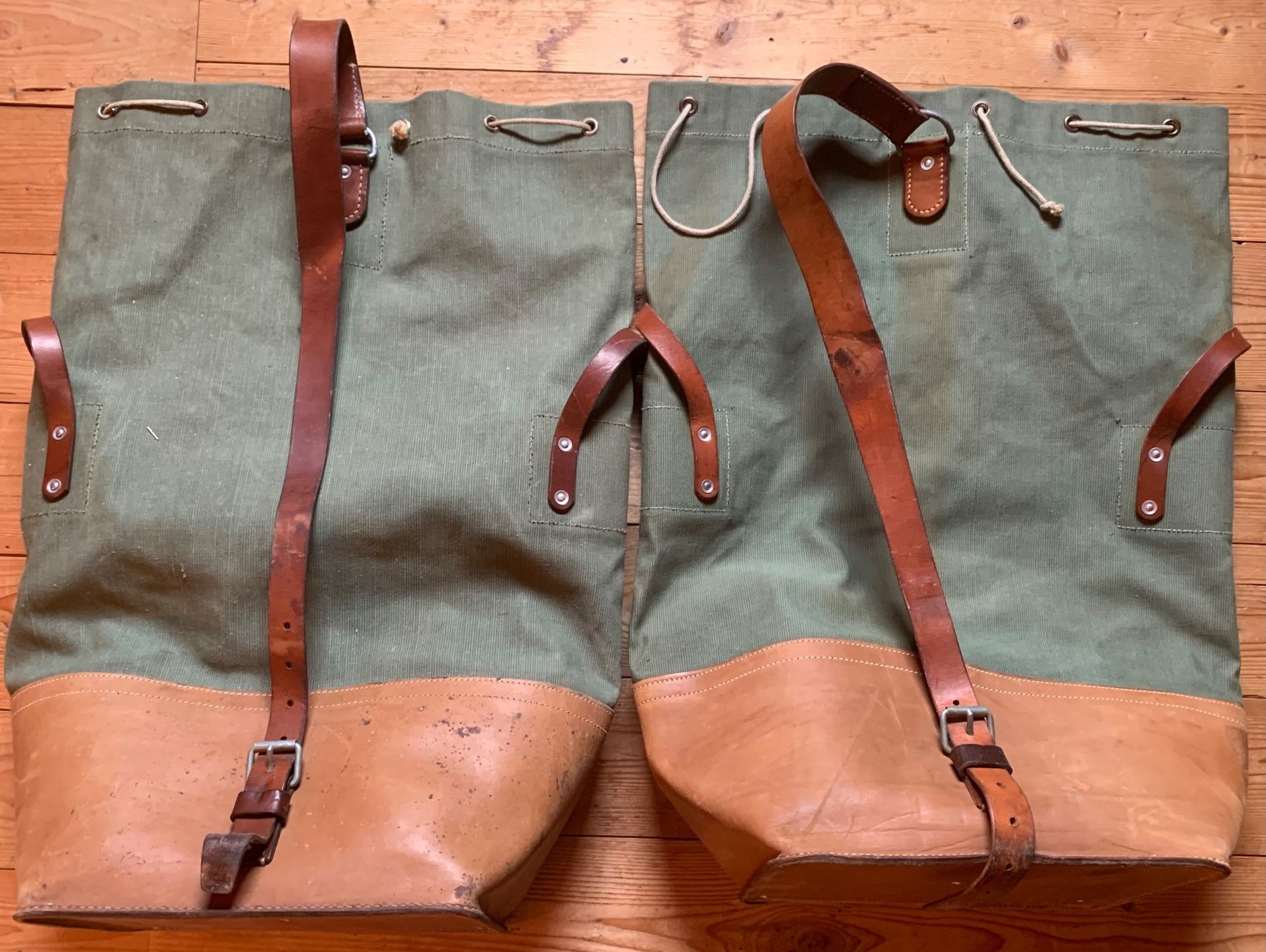 Armée suisse Sacs: 2 Material-/Werkzeugsäcke der CH Armee – D'occasion à Goldingen par Bergler012