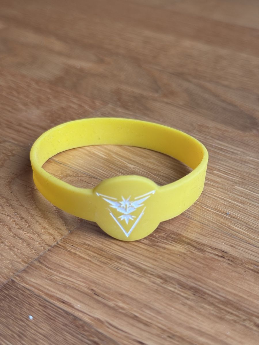 Pokémon Carte collezionabili: Pokémon Go Armband Team Intuition / Instinct – Usato da Thun venduto da Puliziker