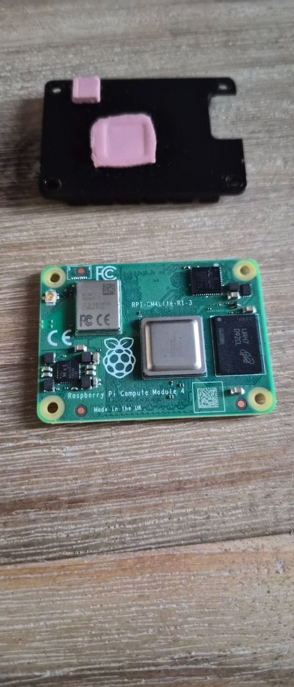 Raspberry Pi PC: Raspberry Pi Compute Module 4 8GB RAM, Lite, WLAN – Usato da Zürich venduto da Marc_Polar