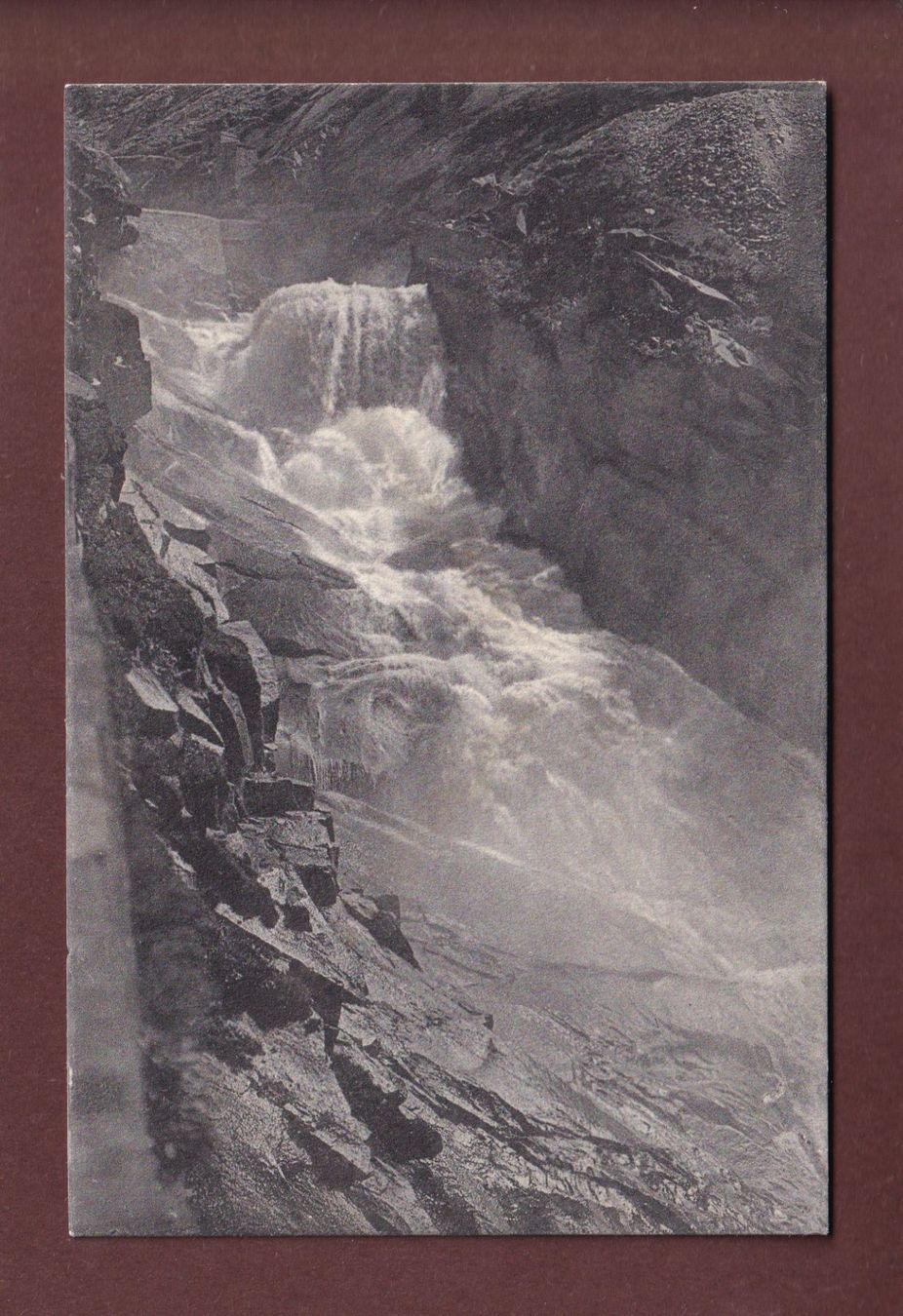 Cartes postales: REUSSFALL in der Schöllenen – D'occasion à Pully par nicecards-shop