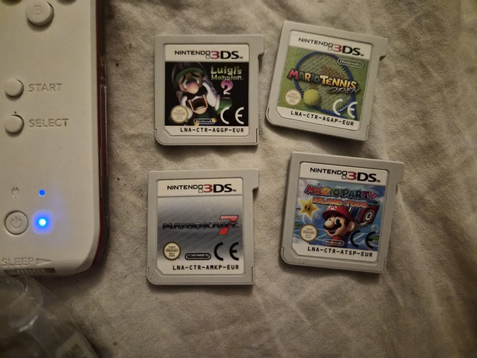 Nintendo Console: Nintendo 2DS Weiss mit 4 Spielen – Nuovo (secondo la descrizione) da Wabern venduto da konbini 1