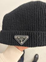 Original Prada Mütze schwarz gerippt mit Logo Plakette 
