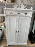 Antik Schrank shabby weiss Verzierungen