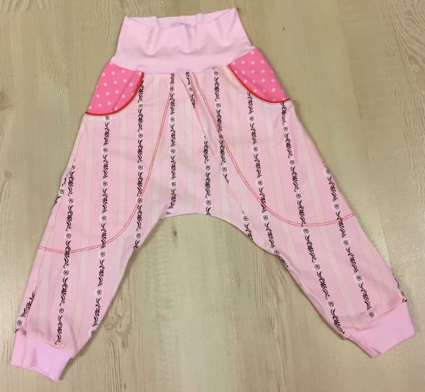Pantaloni: Edelweiss Pumphose Gr. 98/104 - NEU – Usato da Delley venduto da Schwiizy