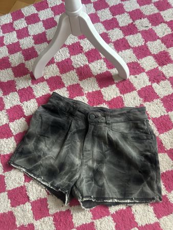 Shorts von Nikita