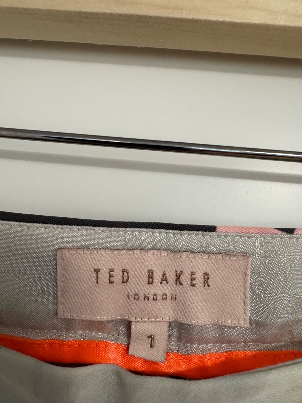 Ted Baker Pantaloni: Wunderschöne Ted Baker Hose, kaum getragen – Nuovo (secondo la descrizione) da Neuhaus SG venduto da Toppenau 1