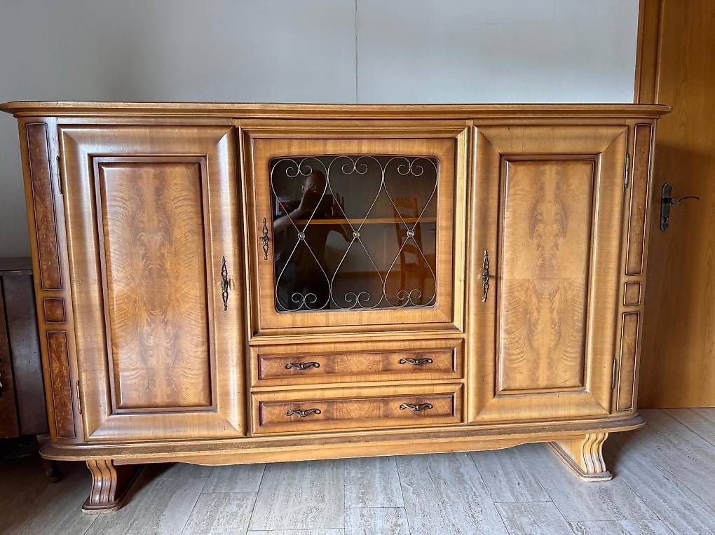 Credenze: Altes Holzbuffet mit Charme – Usato da Kestenholz venduto da Lara.deandrade