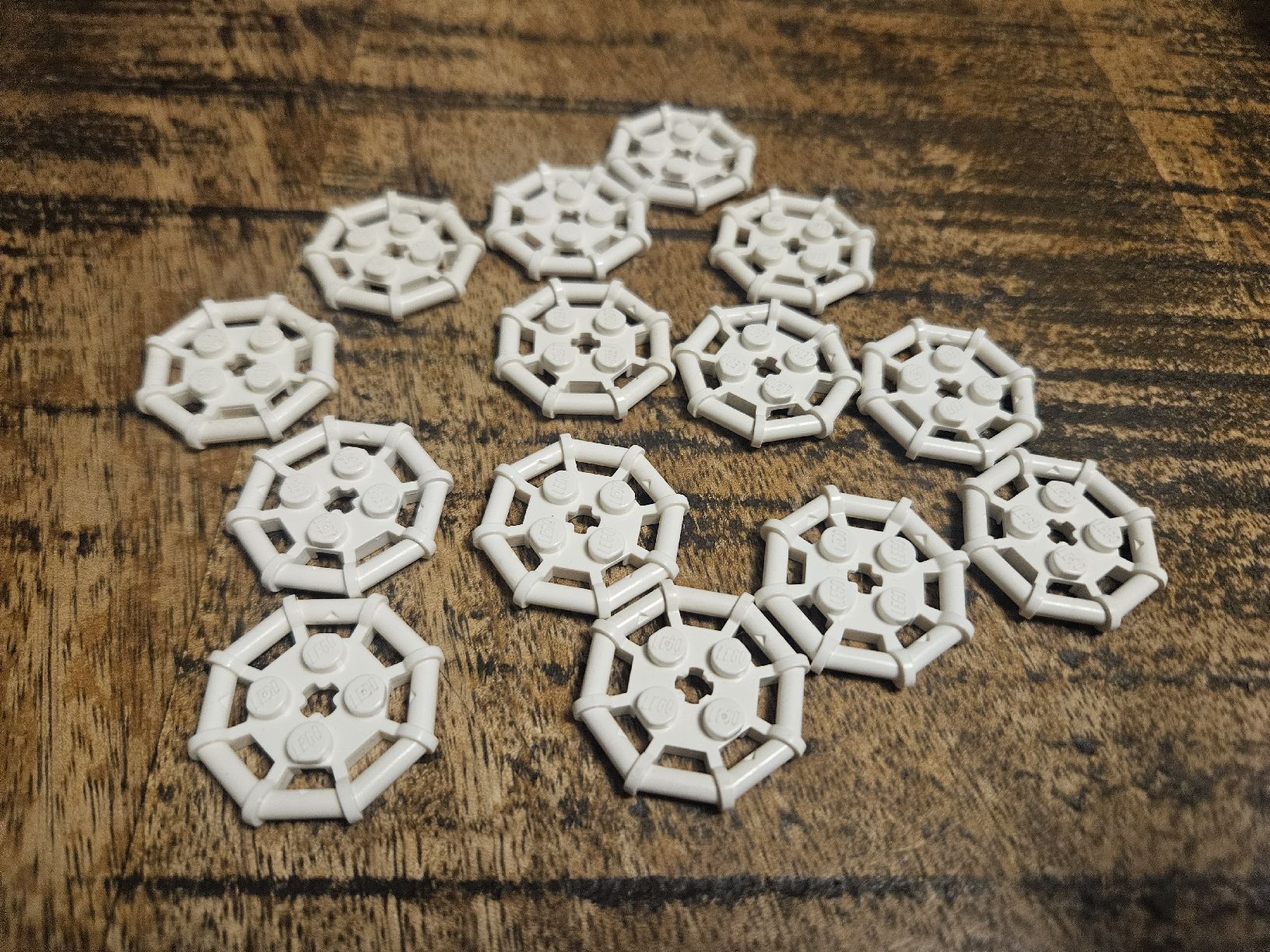 Lego Kit di costruzioni: lego 30034 lot de 14 pièces White Plate, Modified 2 x 2 – Usato da Confignon venduto da Ecrofigs