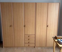 Kleiderschrank Holz massiv