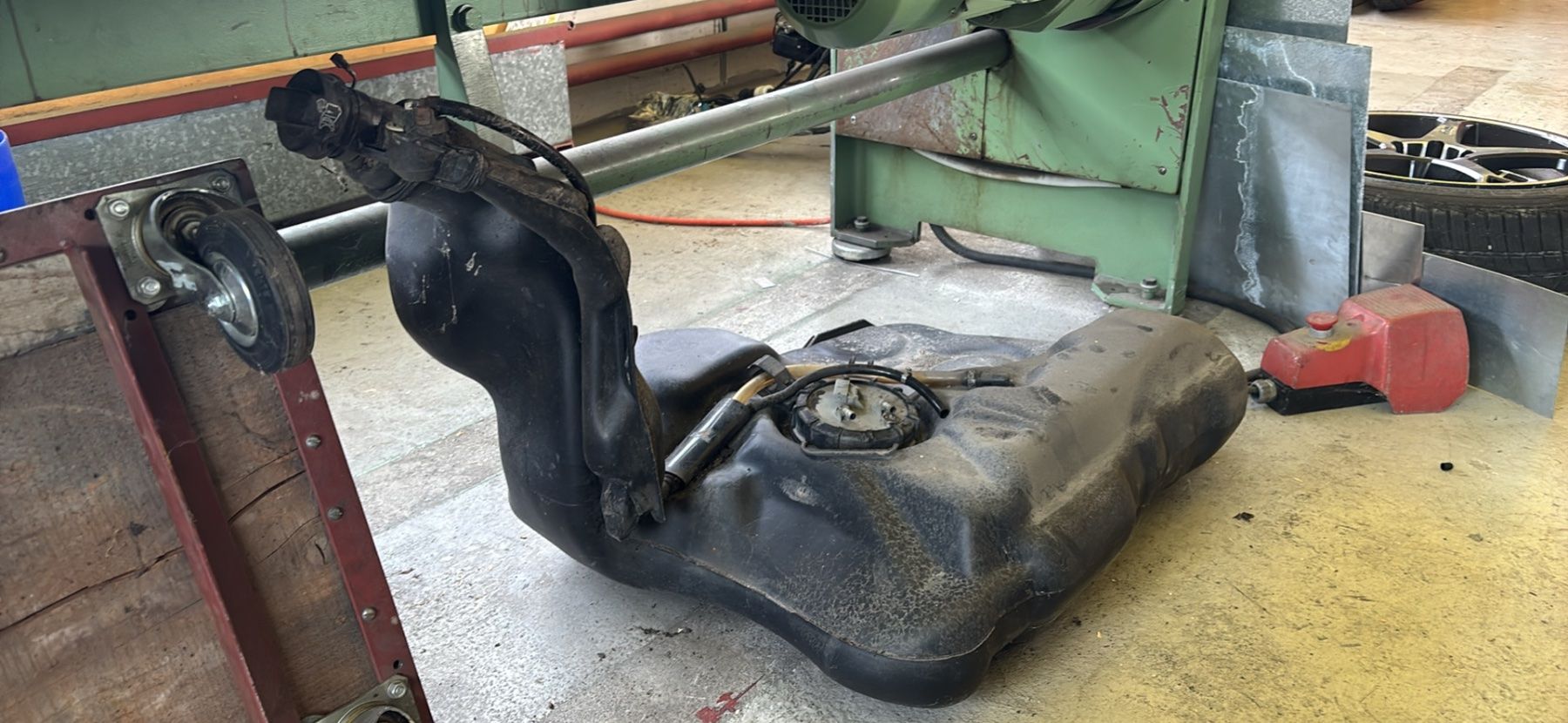 Volkswagen Alle Autoersatzteile: Tank VW Golf 3 Gti – Gebraucht aus Birrwil von Gti2001