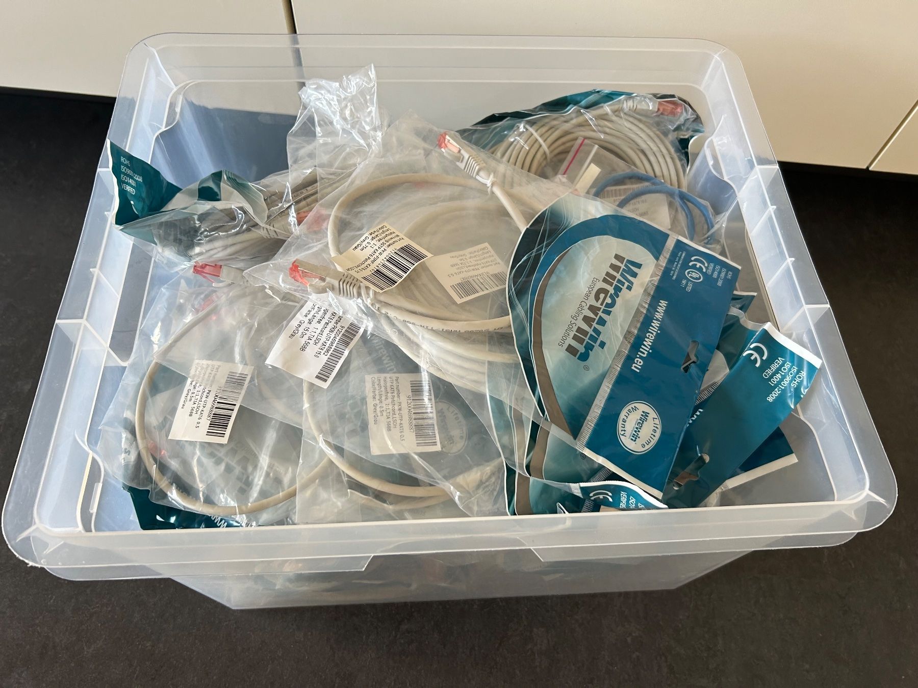 Cavi: Originalverpackt: Patchkabel 0.5-15m ganze Kiste – Nuovo e nell'imballaggio originale da Zürich venduto da miyata85