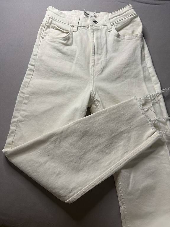 Pantaloni: pantalons blanche – Usato da Corcelles-Payerne venduto da dek_j2bk