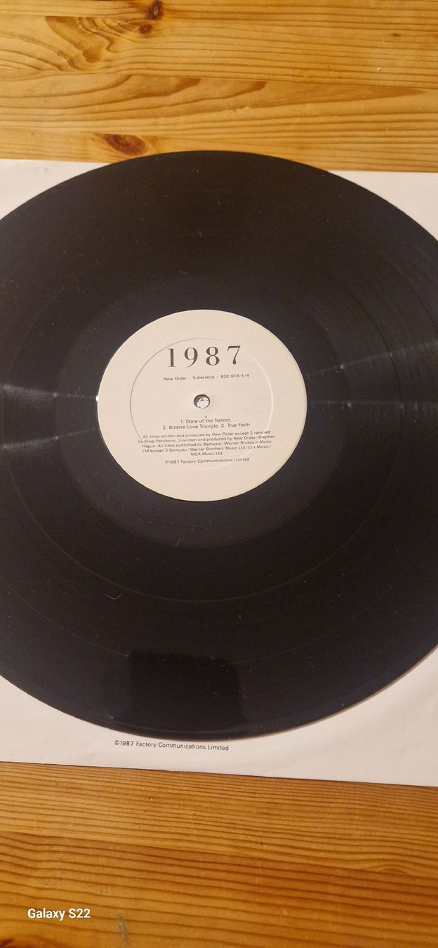 Dischi in vinile: New Order - Substance VG,VG+ – Usato da Yvonand venduto da RF-VINYL 7