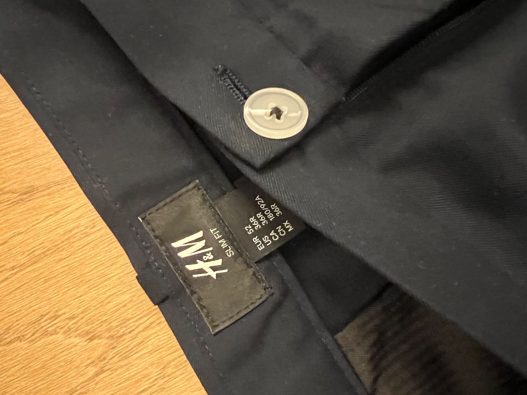 H&M Pantaloni: Dunkelblaue elegante Hose – Usato da Altendorf venduto da wqv_97 3