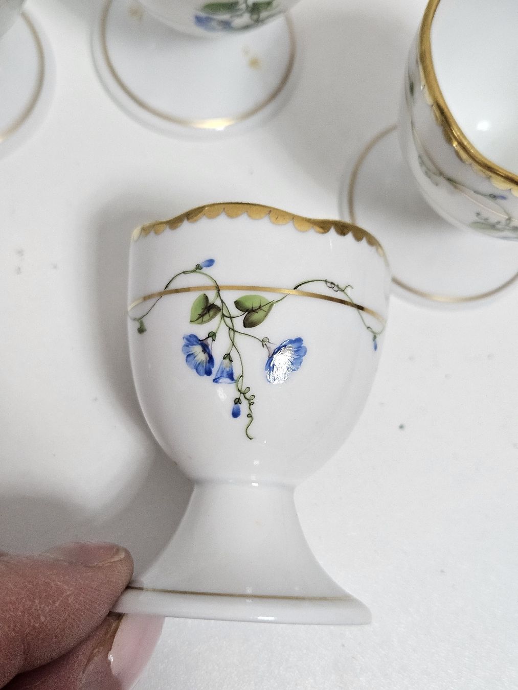 Herend Altre Stoviglie: 5 Eierbecher Herend Ungarn Blumen Dekor Goldrand  – Usato da Schlieren venduto da Bestleo 5