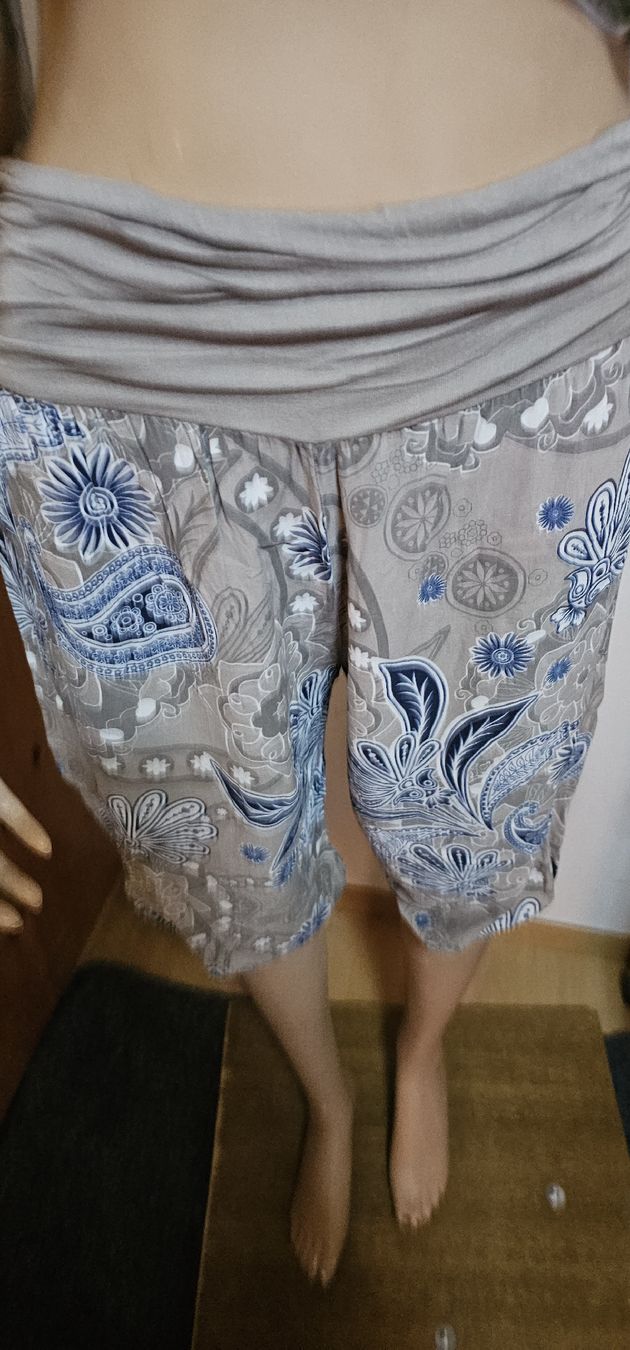 Lotti di vestiti: Sommer Set: Top und Caprihose mit Blumenmuster, Grösse S – Usato da Ferden venduto da jemyce 2