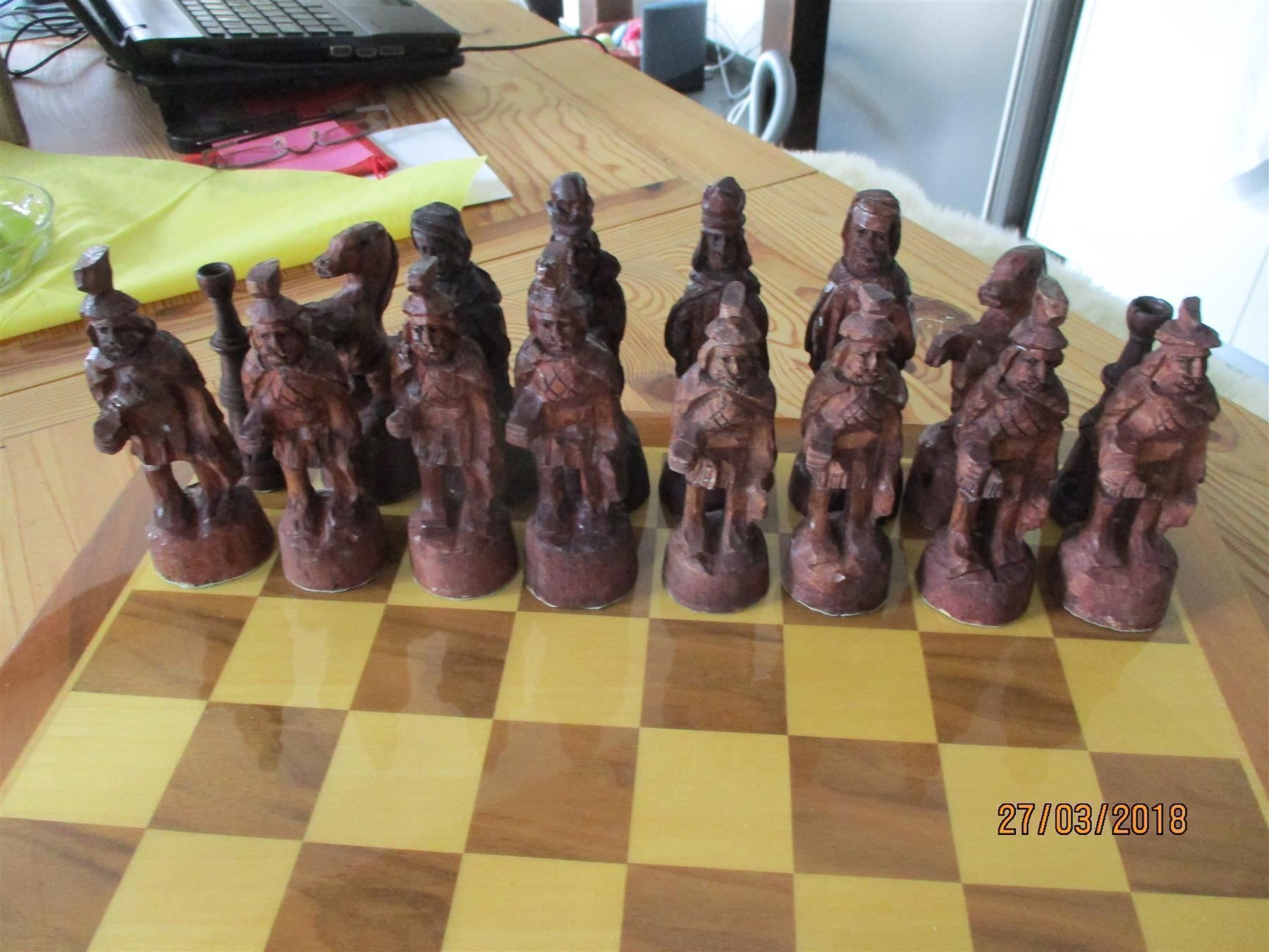 Giochi: Handgeschnitzte Schach Figuren – Usato da Liestal venduto da Disc-Point 2