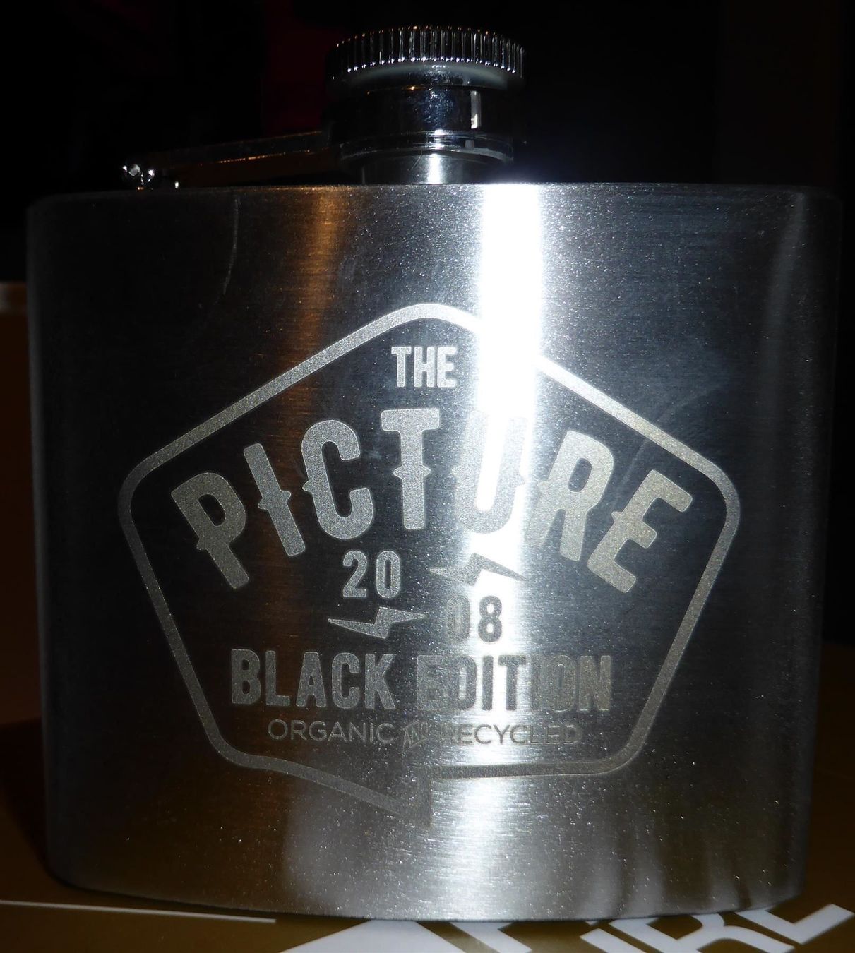 Flaconi: Black Edition Flask – Nuovo e nell'imballaggio originale da Brig venduto da Coular