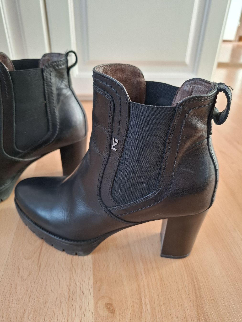 Scarpe da donna: Bottines en cuir taille 37 – Nuovo (secondo la descrizione) da La Tour-de-Peilz venduto da Marin_nette 1