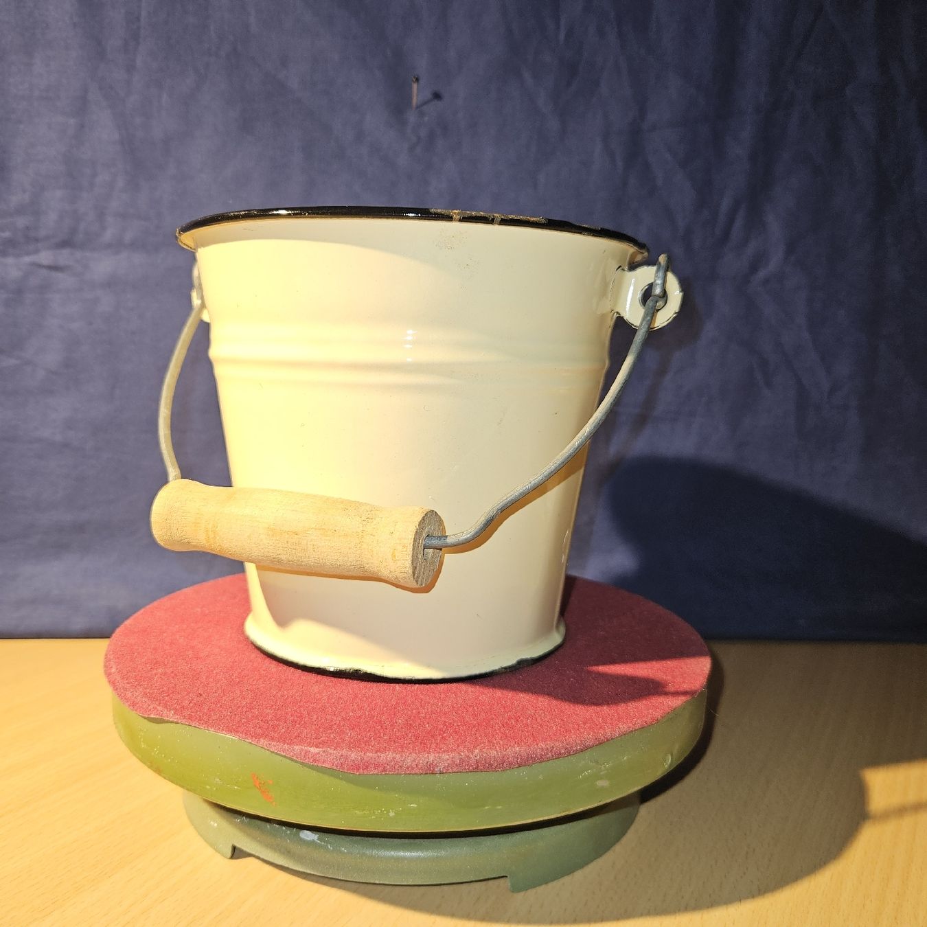 Sonstiges für Haushalt & Wohnen: Retro Emaille Eimerli mit Holzgriff, Vintage Look! – Gebraucht aus Kriens von gra_fhn7 1