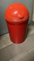 Bidone in plastica rossa