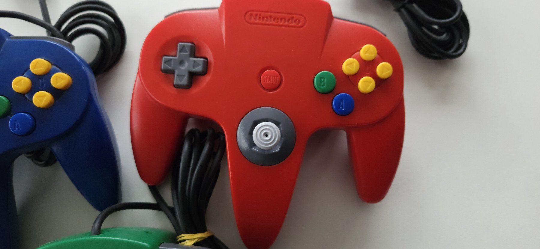 Nintendo Console: Konsole Nintendo 64 Ice Blue Funtastic + 3 Controllers – Usato da Autigny venduto da zel_gvl5 3
