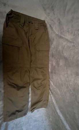 Pantalon Trekking modulable kaki, taille 40, comme neuf!