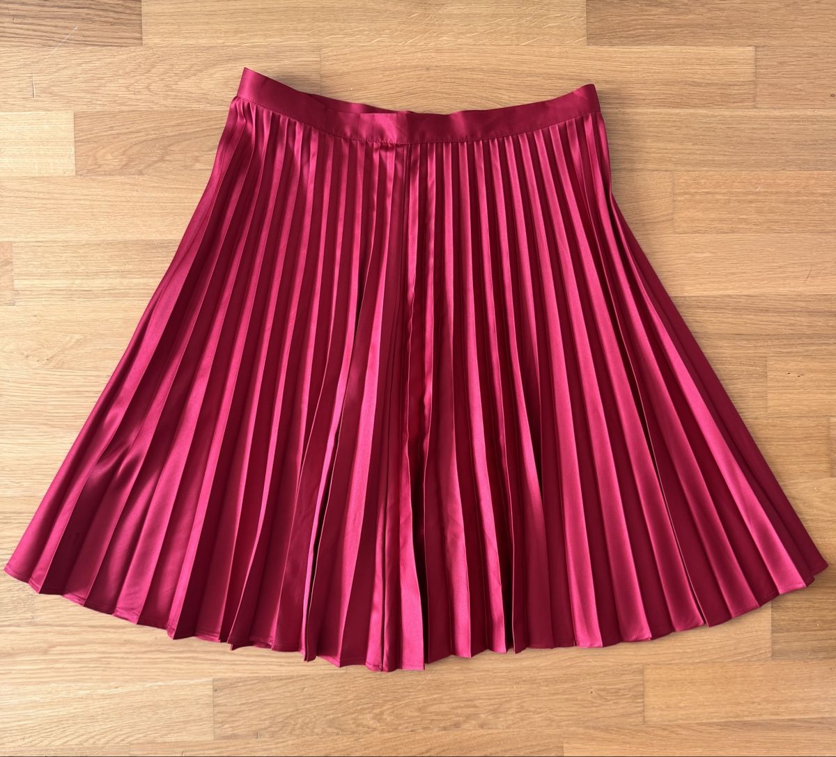 Mint & Berry Gonne: Eleganter, roter Plisseerock Gr.42 – Usato da Bern venduto da Arecibo07