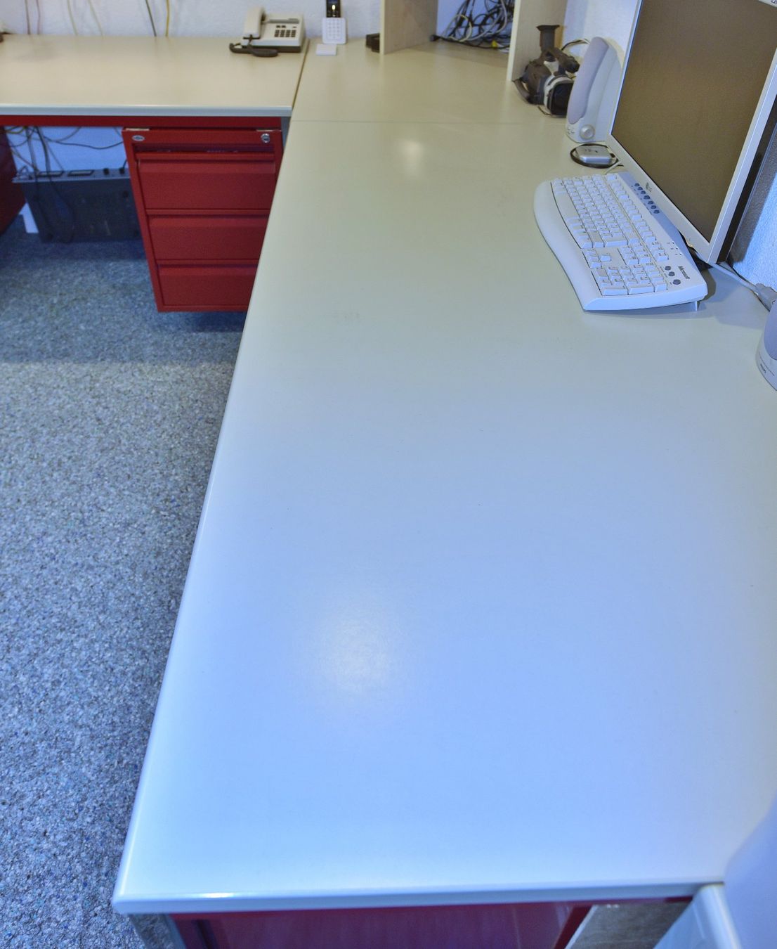 Lista Scrivanie: Lista Büro Schreib Ecktisch; rot, grau-weiss – Usato da Bonstetten venduto da wudeli79 1