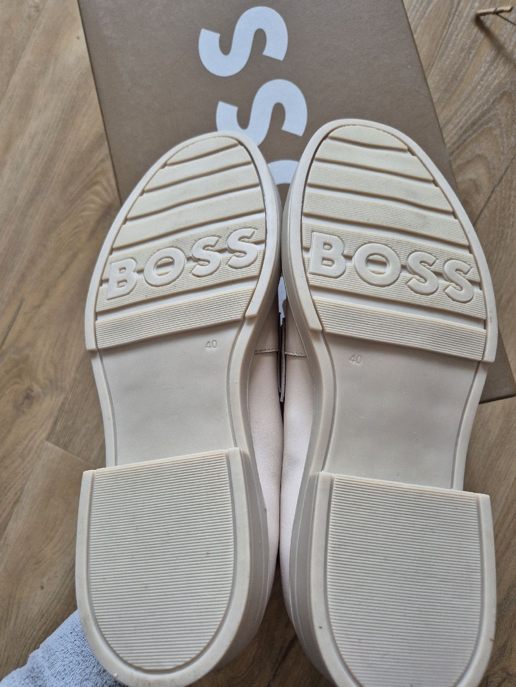 Hugo Boss Scarpe da donna: Boss Moccasins – Nuovo e nell'imballaggio originale da Bern venduto da des_7cqy 3