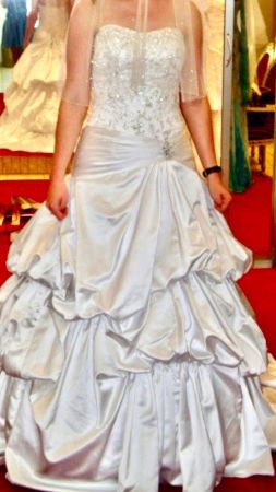 BRAUTKLEID-NEU-TRAUMHAFTES MODELLE-
