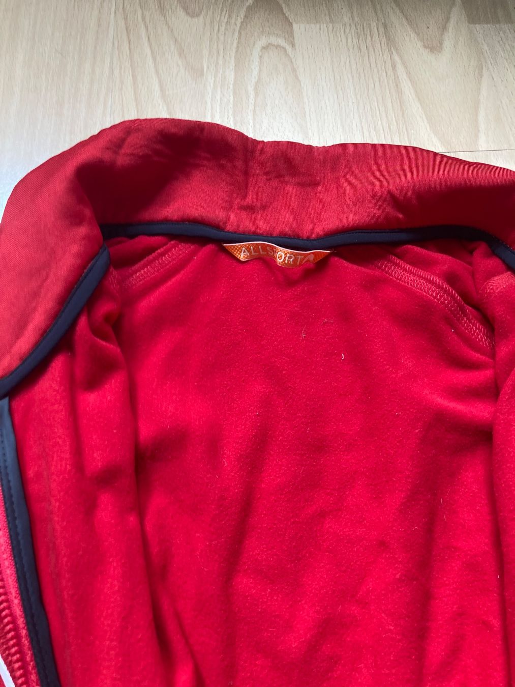 Allsport Giacche: Allsport Sportjäckchen rot – Usato da Basel venduto da Myriam3 2
